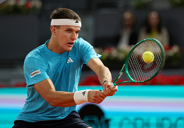 Menšík trápil Zvereva, v Madridu ale končí. Lehečkova jízda pokračuje do čtvrtfinále