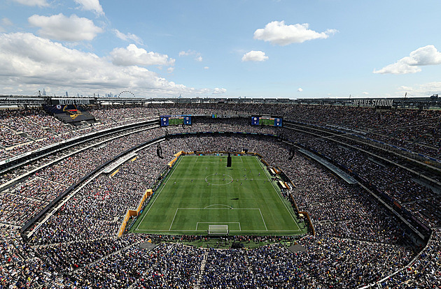 Vstupenka za 48 milionů? Infantino ceny na MS hájí: Jsme nezisková organizace