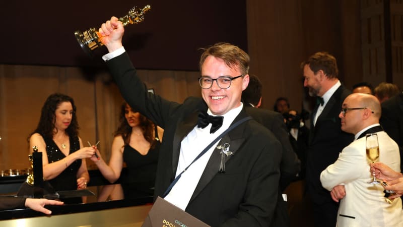 Ztratil se Oscar za dokument Pan Nikdo proti Putinovi. Režisér se soškou nesměl do letadla