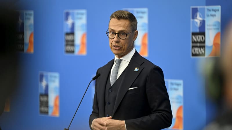 Pavel na Hradě přivítal finského prezidenta Stubba. Řešit by měli Ukrajinu i NATO
