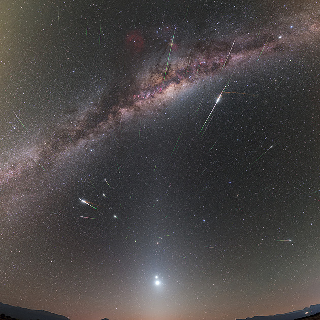 Meteorický roj způsobený prachem z Halleyovy komety vyvrcholí v noci na středu
