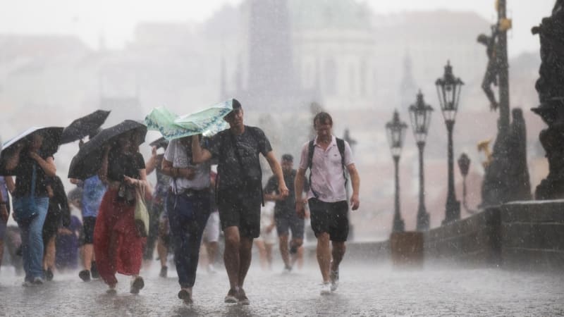 Na Česko se ženou silné bouřky: Platí VÝSTRAHA. Podívejte se, kde hrozí nebezpečí