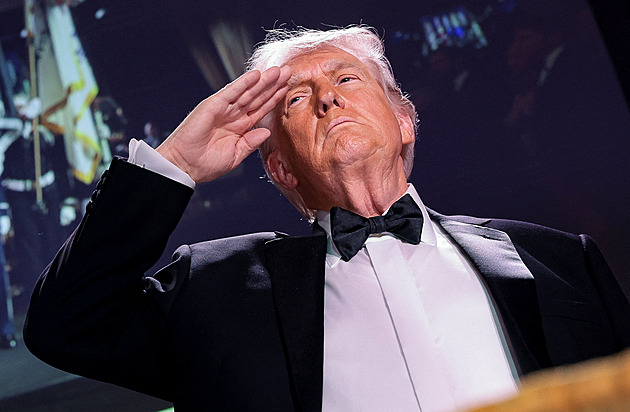 Trump ztrácí i své skalní voliče. Drahota potápí silně budovaný kult osobnosti