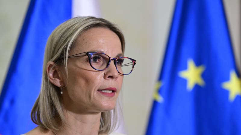 Útok na ministryni Mrázovou: V Bílině ji fyzicky napadla 44letá žena. Motiv policie vyšetřuje