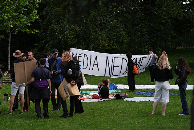 Vládo, probuď se! Studenti svolávají demonstraci na podporu ČT a rozhlasu