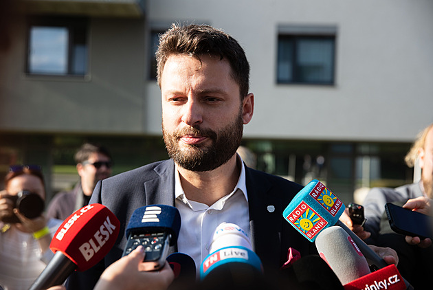 Pražský lídr ANO Prokop slíbil vysvětlit, jak přišel ke svým bytům. Z jednání se omluvil