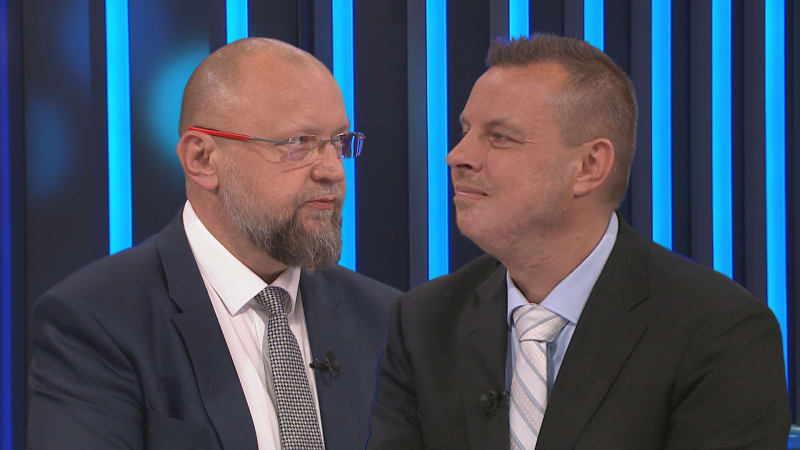 Macinkův puč? Měl by být odvolán, do funkce nedorostl, zuřil Bartošek. Rajchl mu emoce vyčetl
