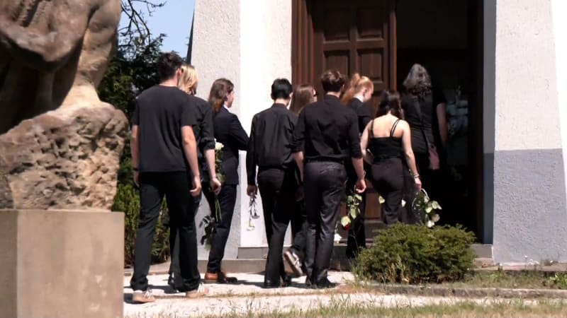 Hodonín se rozloučil s mladým hokejistou Mládkem. Smuteční obřad provázely silné emoce