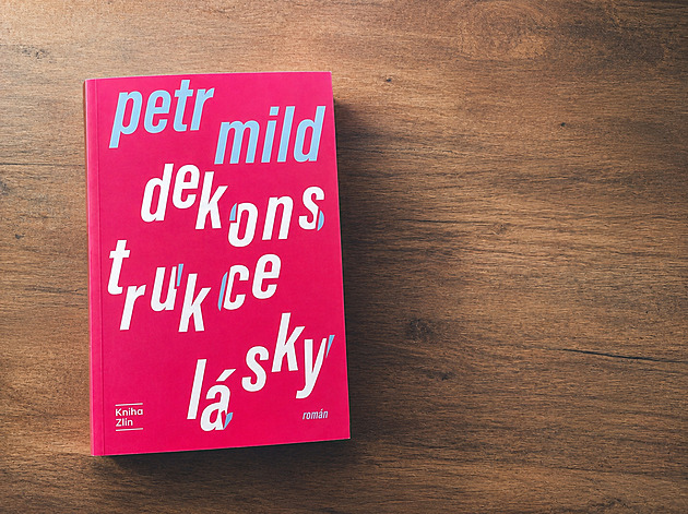RECENZE: Ambiciózní debut dekonstruuje lásku. Pak i samotný román
