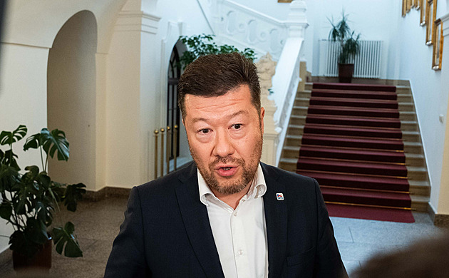 Okamura chce vyhostit Ukrajince, který ho urážel. Ať jde do první linie, napsal