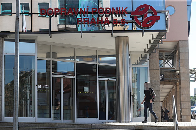 Z pokuty se nepoučili. Dopravní podnik dál najímá drahé externí právníky za miliony