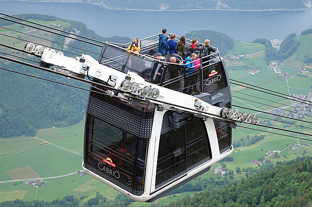Cabriem na vrchol. Na švýcarský Stanserhorn vás vyveze lanovka „nahoře bez“