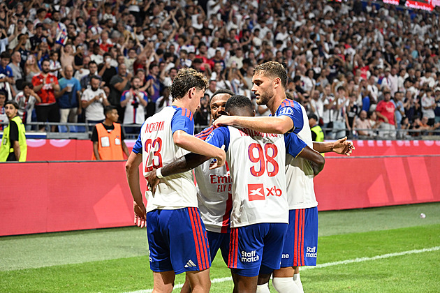 Lyon remizoval s Fenerbahce, nerozhodně skončily i další boje o Ligy mistrů