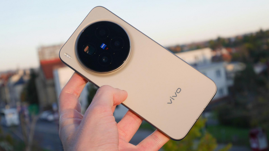 Vivo X500 Pro se postupně odhaluje. Známe detaily o displeji, čipsetu i fotoaparátech