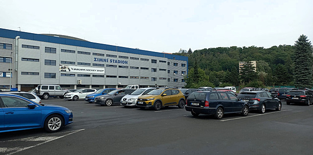 Děti nemají kde trénovat, volá spolek po ledové ploše. Chce se finančně podílet