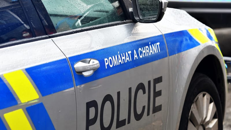 Tragická srážka aut na Kolínsku: Jeden řidič zemřel na místě, pro druhého spěchal vrtulník