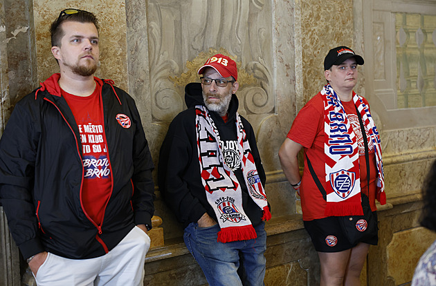 Vedení Brna chce schválit prodej stadionu Zbrojovce, poruší tím ale zákon