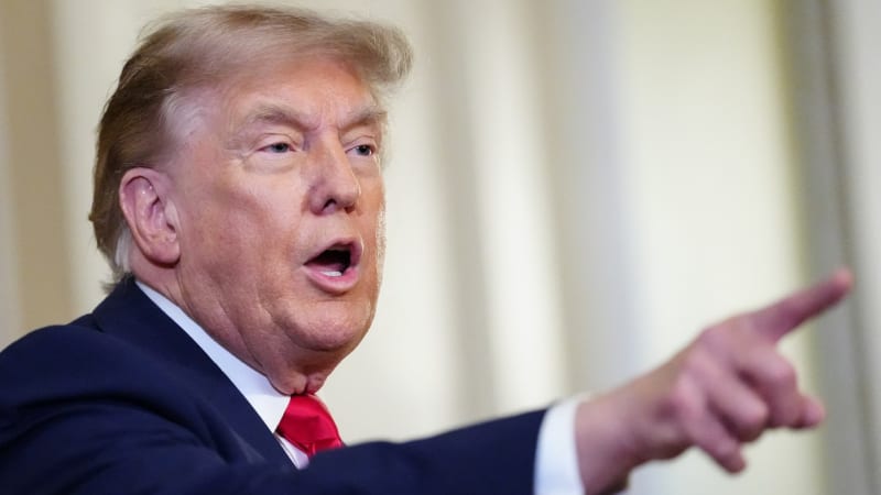 Trump tvrdě proti médiím: Oznámil, že ruší akreditace do Bílého domu. Týká se to i CNN