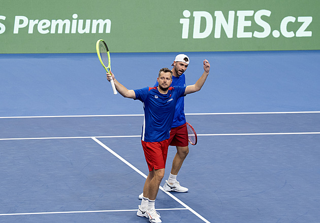 Davis Cup ONLINE: Pavlásek a Rikl nevyužili čtyři mečboly, Menšík prohrává