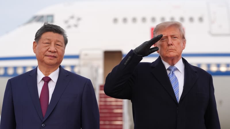 Ukázka síly se zvrtla. Trumpa vylekal vlastní bombardér, prezidentův úšklebek zachytily kamery