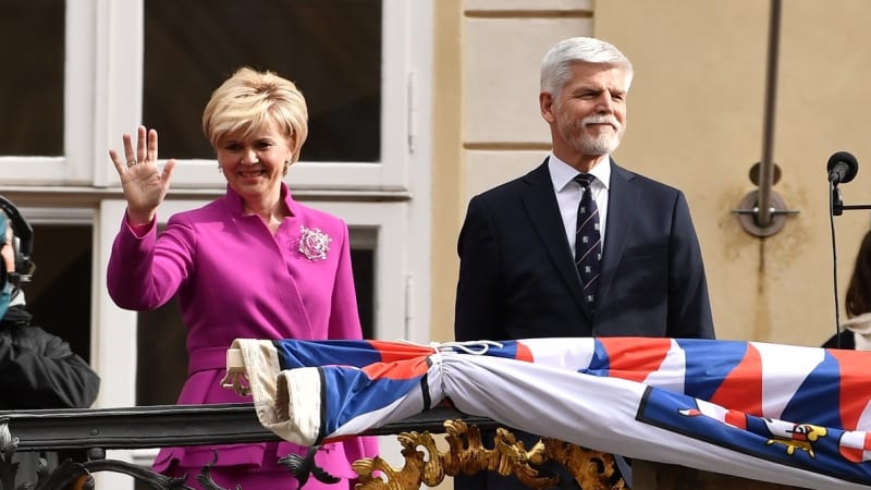 KOMENTÁŘ: Od Diora k dovolené na motorce. Za politické pády často může banalita