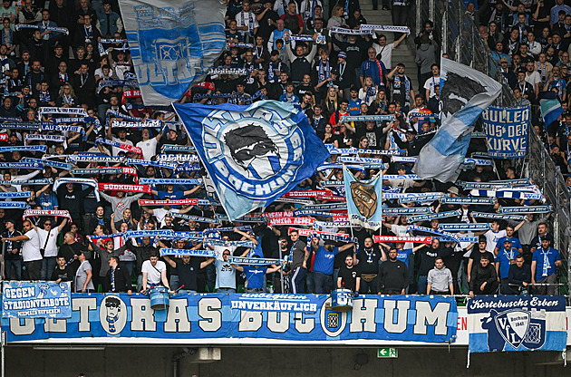 Kuriózní zákaz v Německu. Fanoušci Bochumi nemohou skákat na tribuně