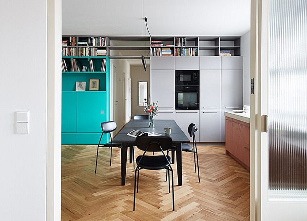 Kouzelná proměna bytu v Praze. Architektka vytvořila pro rodinu dokonalou oázu
