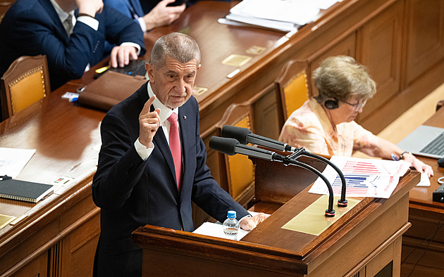 Nejsou to dárečky, jsou to investice, hájil Babiš schodek. Slíbil zásah u hypoték