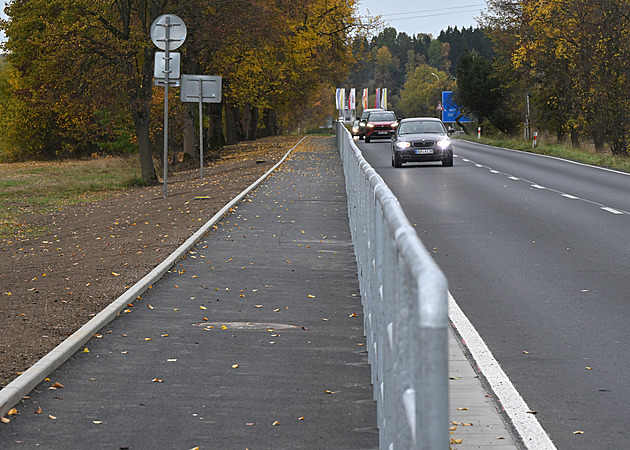 Pro bezpečnost pěších a cyklistů. Mariánské Lázně dokončily novou stezku