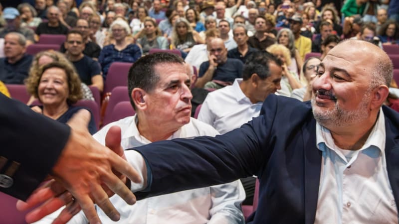 Izraelské volby může rozhodnout Arab. Zubař z mešity zemi roztrhne, varuje Netanjahu