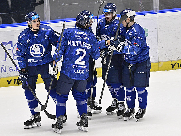 ONLINE: Budějovice čelí Hradci. Kladno hraje se Spartou, Pardubice hostí Litvínov