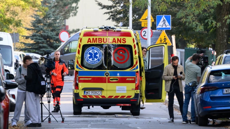 Smrtelná nehoda ve školce v Jedlicích: Zemřel tříletý chlapec, na pozemku ho srazila sanitka